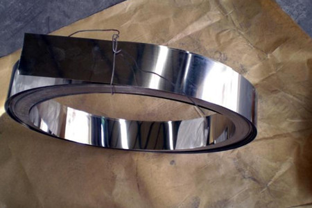 304不銹鋼帶堆焊時(shí)容易出現(xiàn)哪些缺陷？