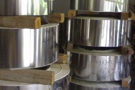 304不銹鋼帶帶磁的原因是什么？受高溫影響！